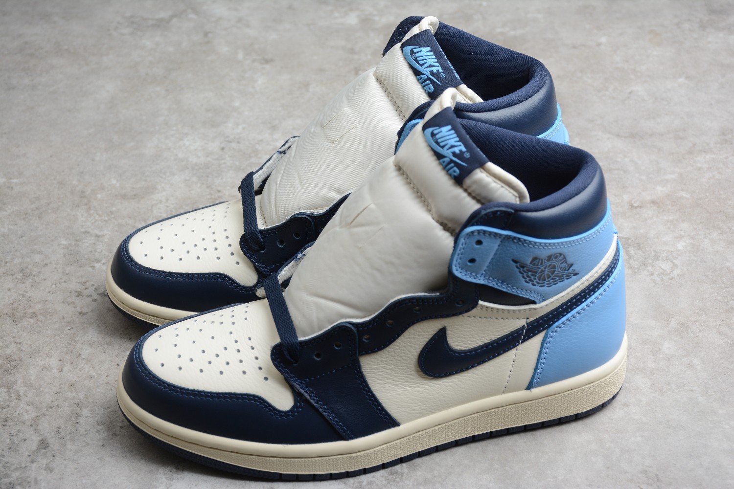 Jordan 1 Retro High Obsidian UNC 555088一140
