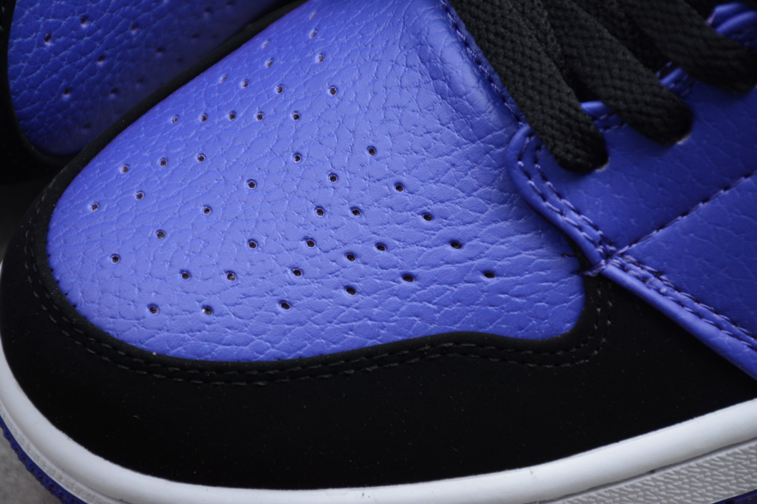 Jordan 1 Mid Black Dark Concord 554724-051