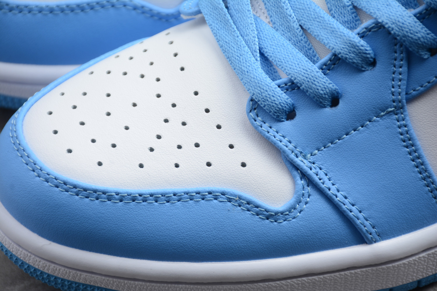 Jordan 1 Low UNC (W) AO9944-441