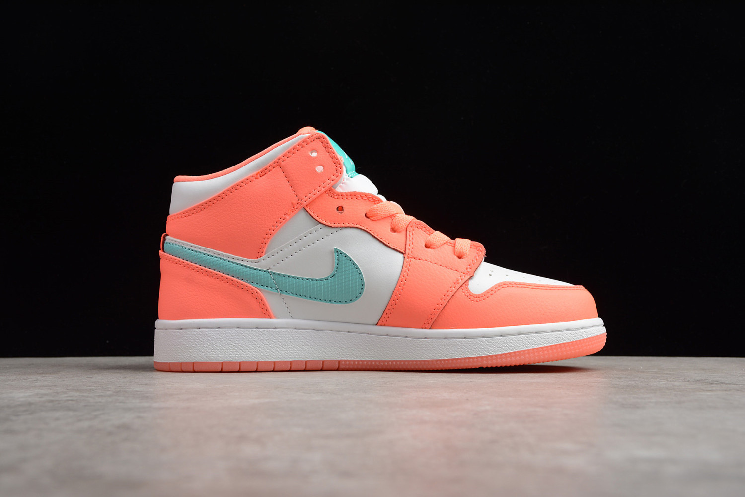 Jordan 1 Mid Crimson Pulse (GS) 555112-814