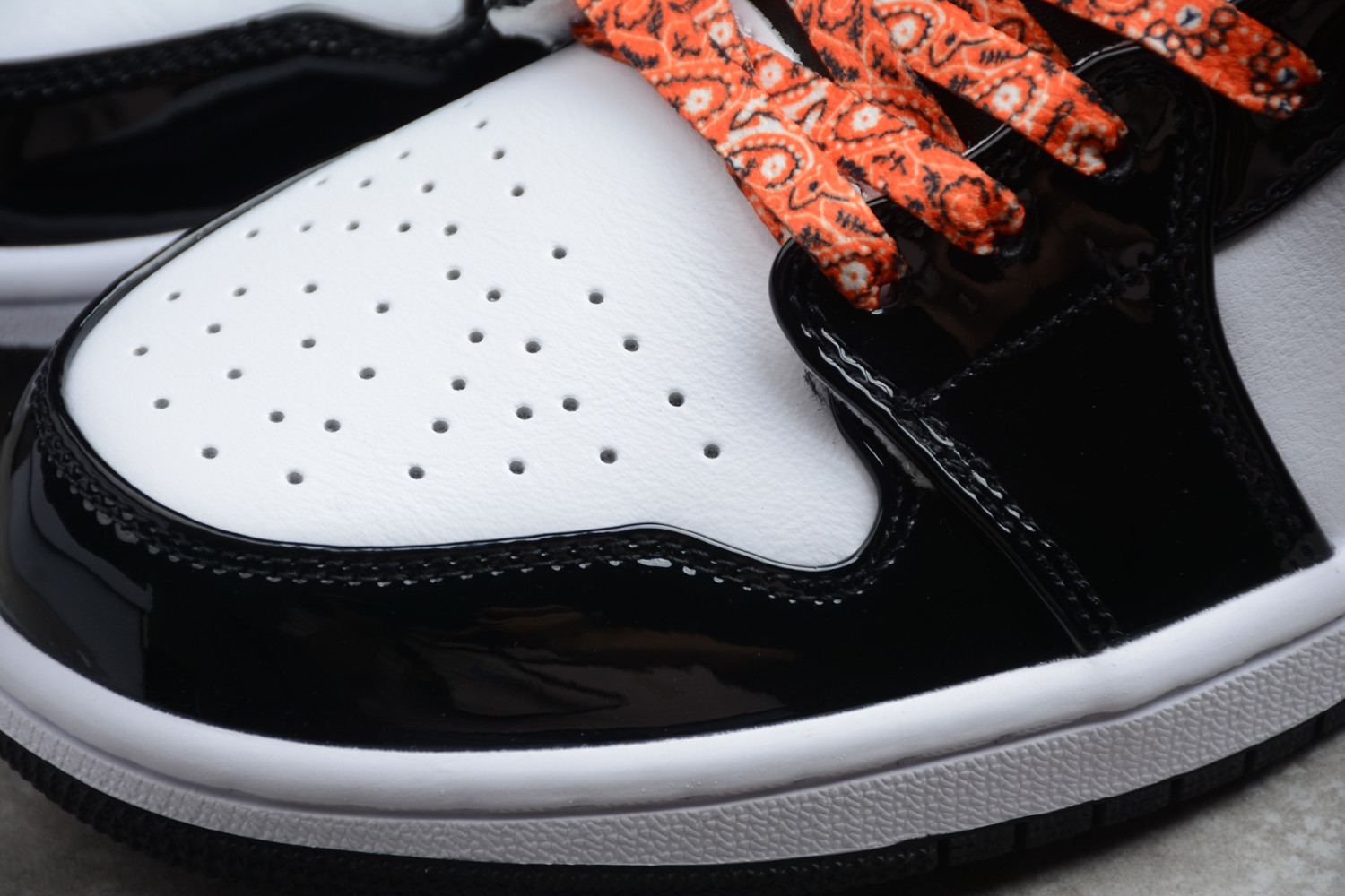 Jordan 1 Low Multi-Color Black Toe (W) CZ4776-101