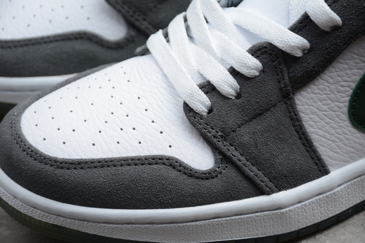 jordan 1 retro low N0*H side 309192-131
