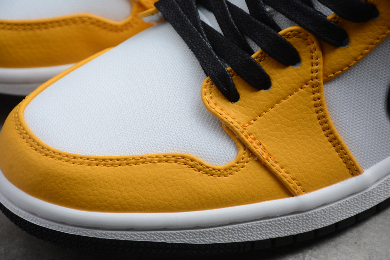 Jordan 1 Low Laser Orange (W) CZ4776-107