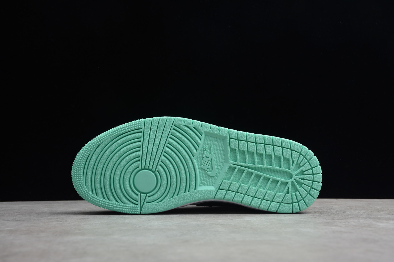 Jordan 1 Low Emerald Toe 553558-117