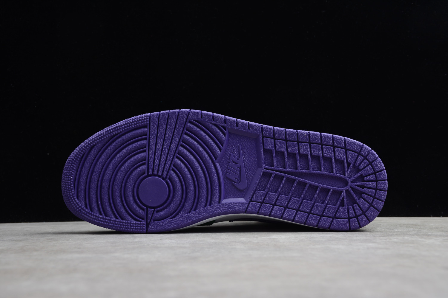 Jordan 1 Mid Incredible Hulk 554724-300