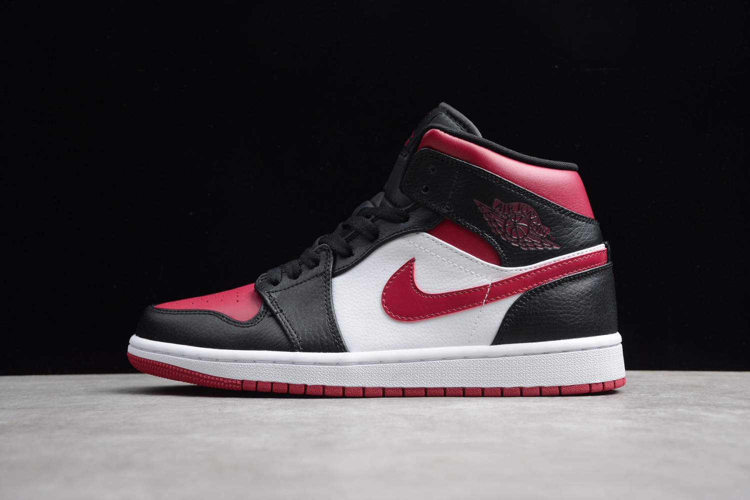 Jordan 1 Mid Bred Toe 554724-066