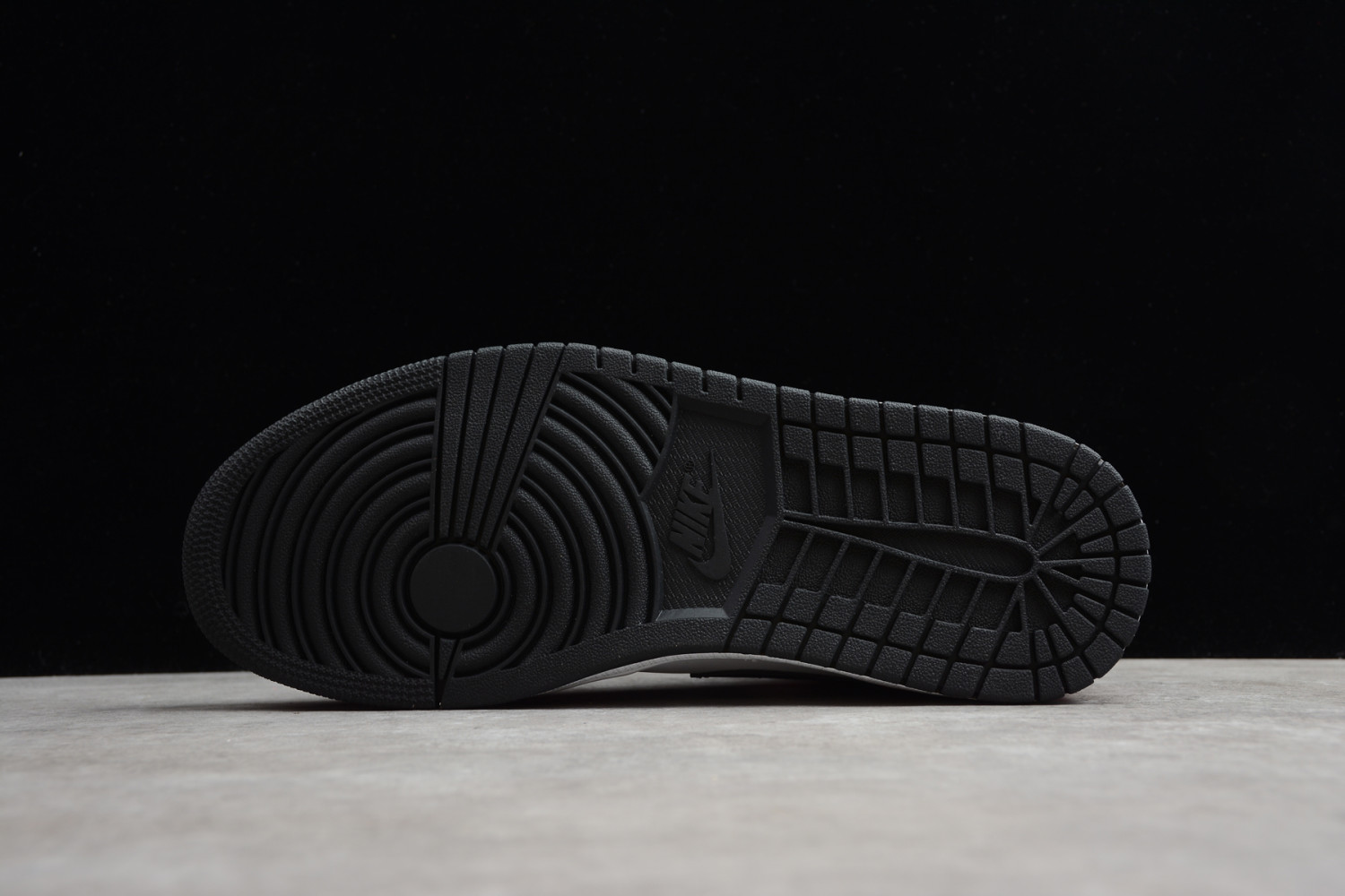Jordan 1 Mid Chicago Toe 554724-069