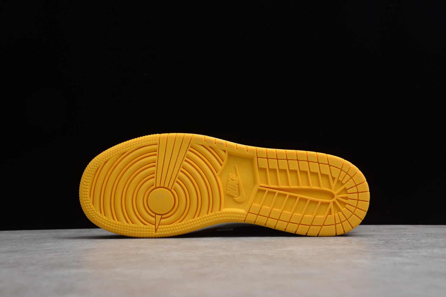 Jordan 1 Mid SE Lakers (GS) BQ6931-700