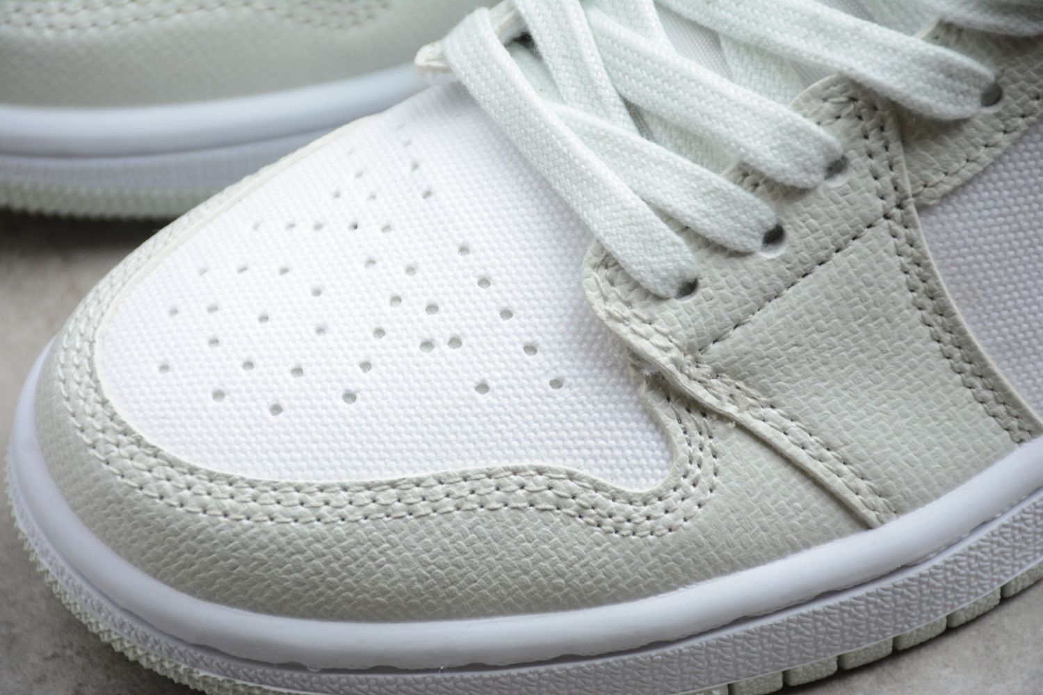 Jordan 1 Mid Spruce Aura (W) CV5280-103