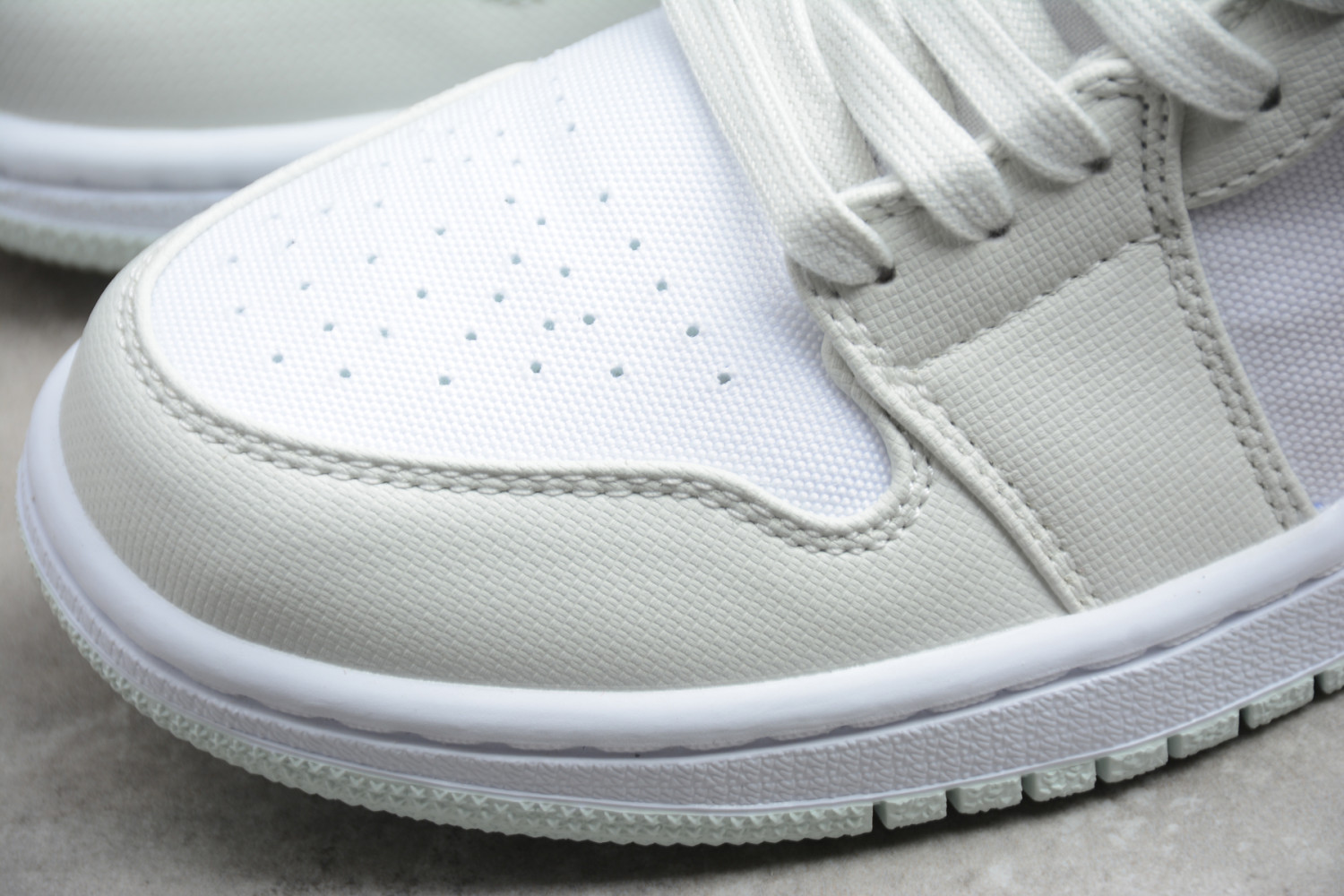 Jordan 1 Low Spruce Aura (W) CW1381-003