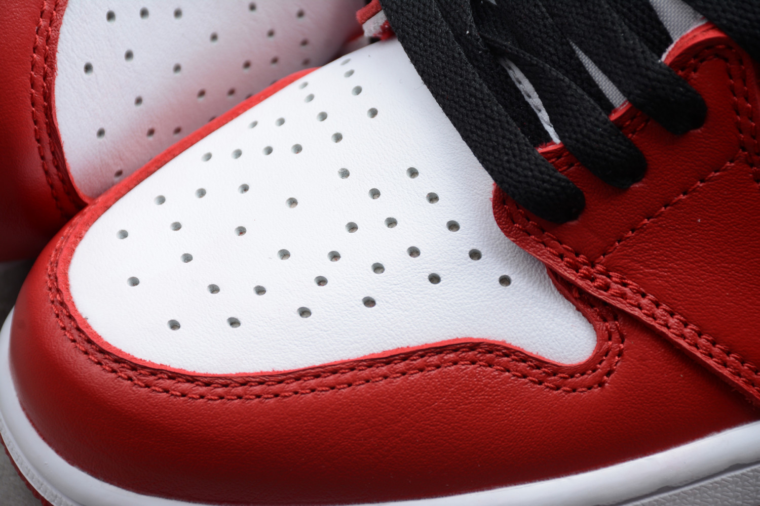 Jordan 1 Retro Chicago (2015) 555088-101