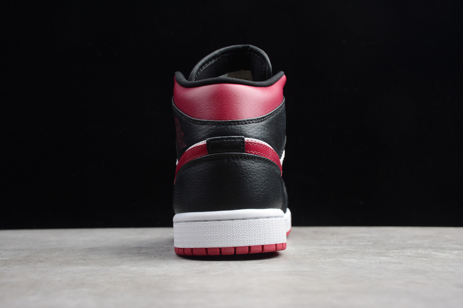 Jordan 1 Mid Bred Toe 554724-066