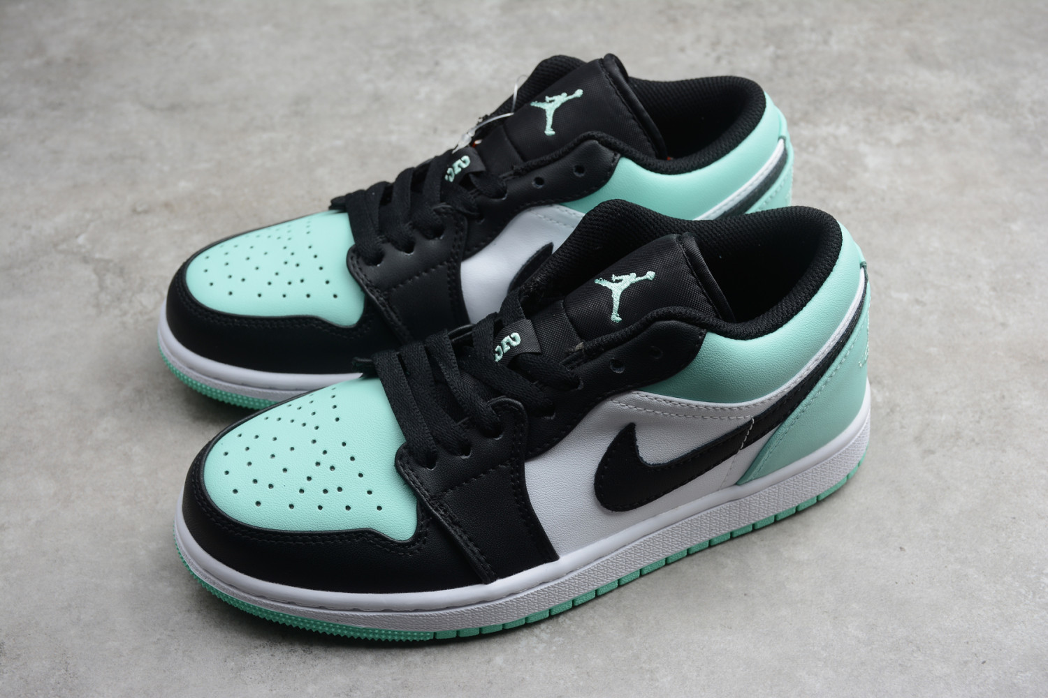 Jordan 1 Low Emerald Toe 553558-117