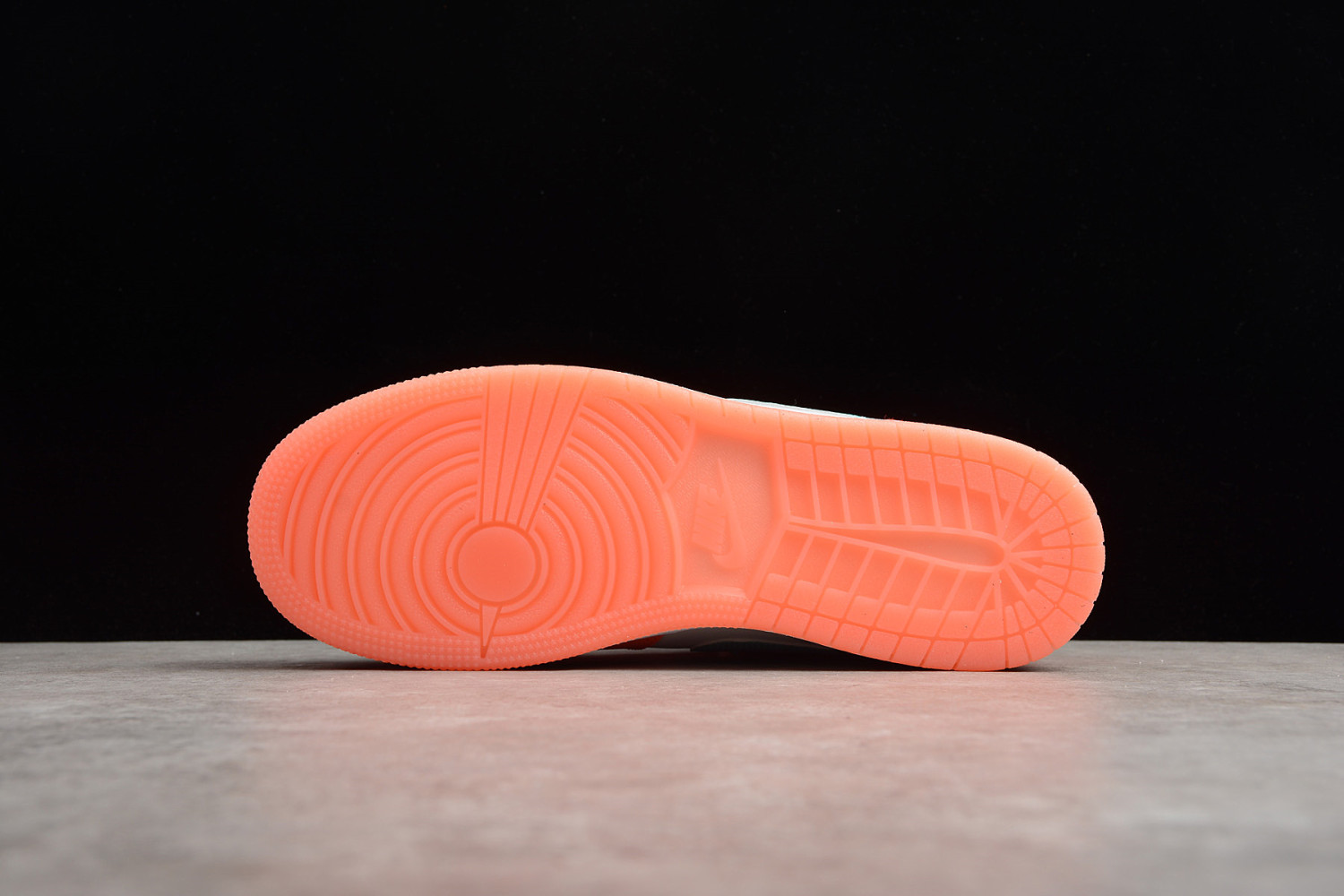 Jordan 1 Mid Crimson Pulse (GS) 555112-814