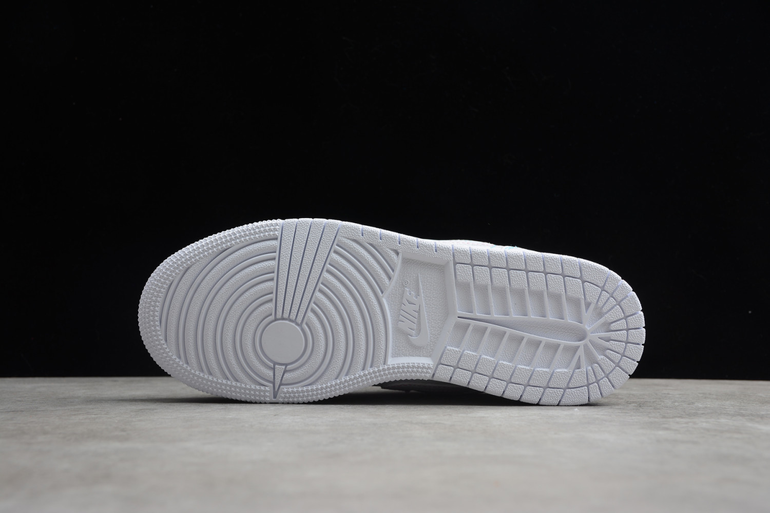 Jordan 1 Low White Green Pink (GS) 554723-101