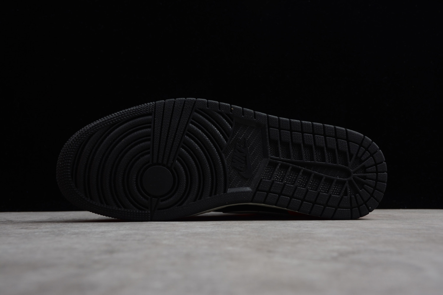 Jordan 1 Mid Black Cone 554724-062