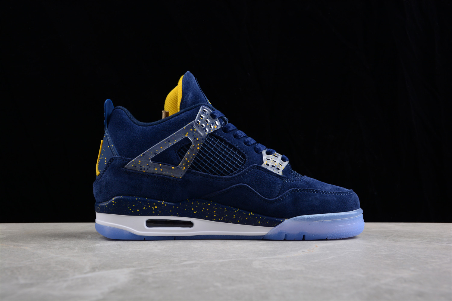 Jordan 4 Retro Michigan (PE) AJ4-1036660