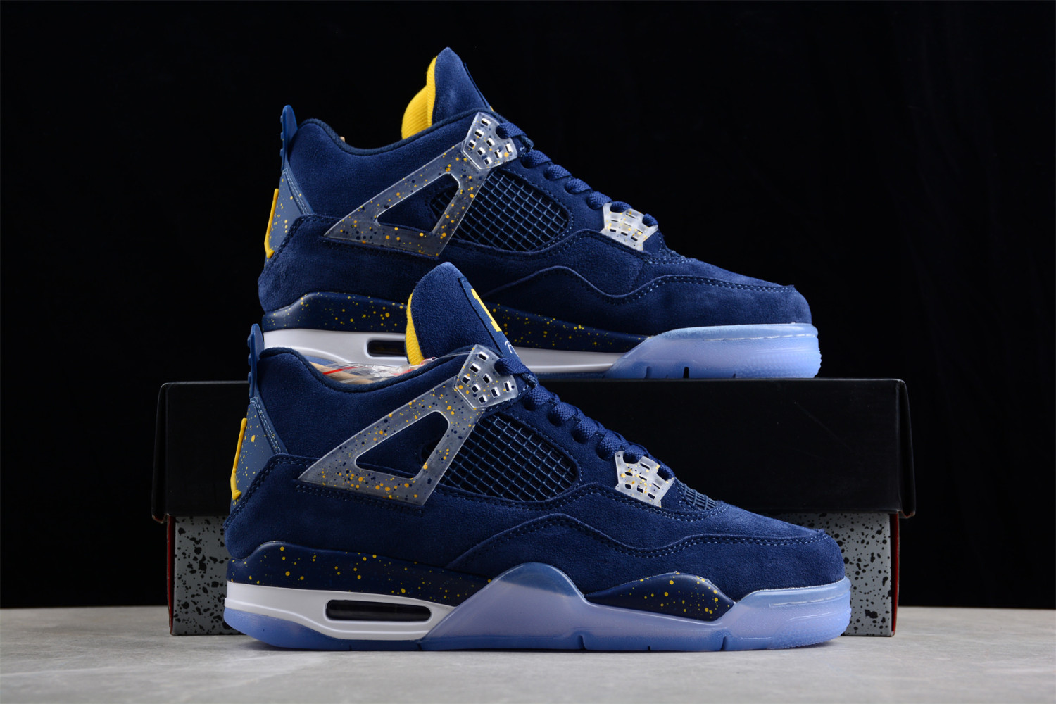 Jordan 4 Retro Michigan (PE) AJ4-1036660