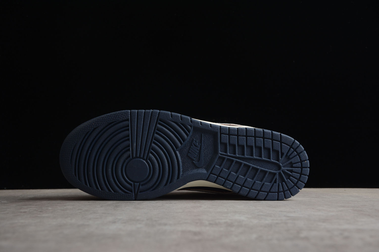 Nike SB Dunk Low HUF New York City FD8775-100