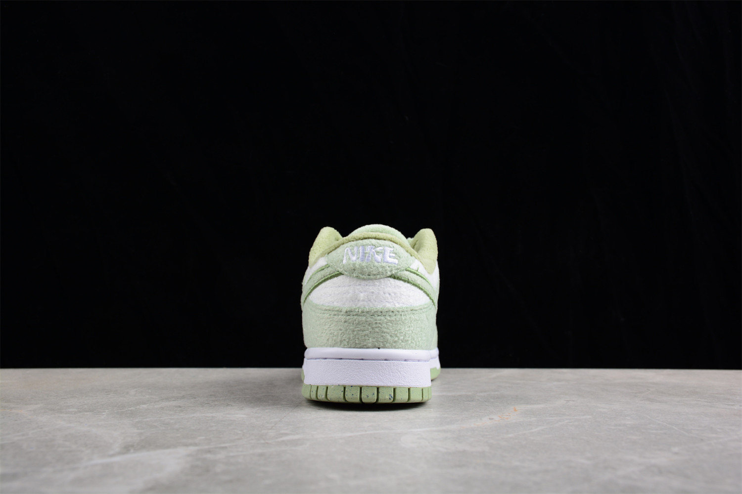 Nike Dunk Low SE Fleece Pack Honeydew (W) DQ7579-300
