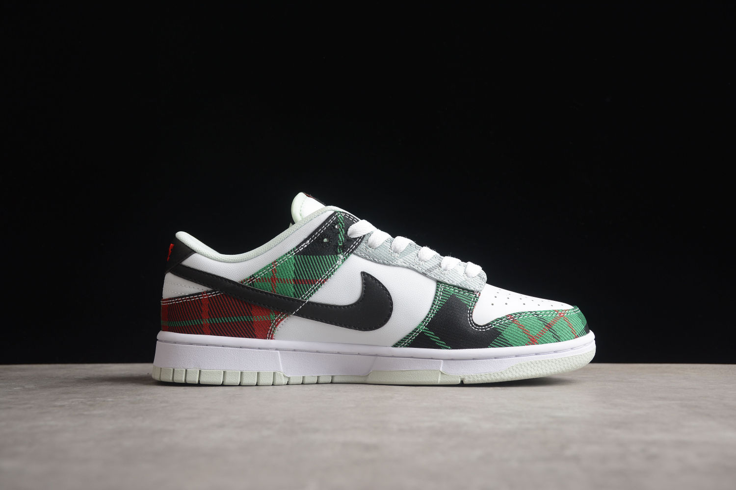Nike Dunk Low Tartan Plaid DV0827-100