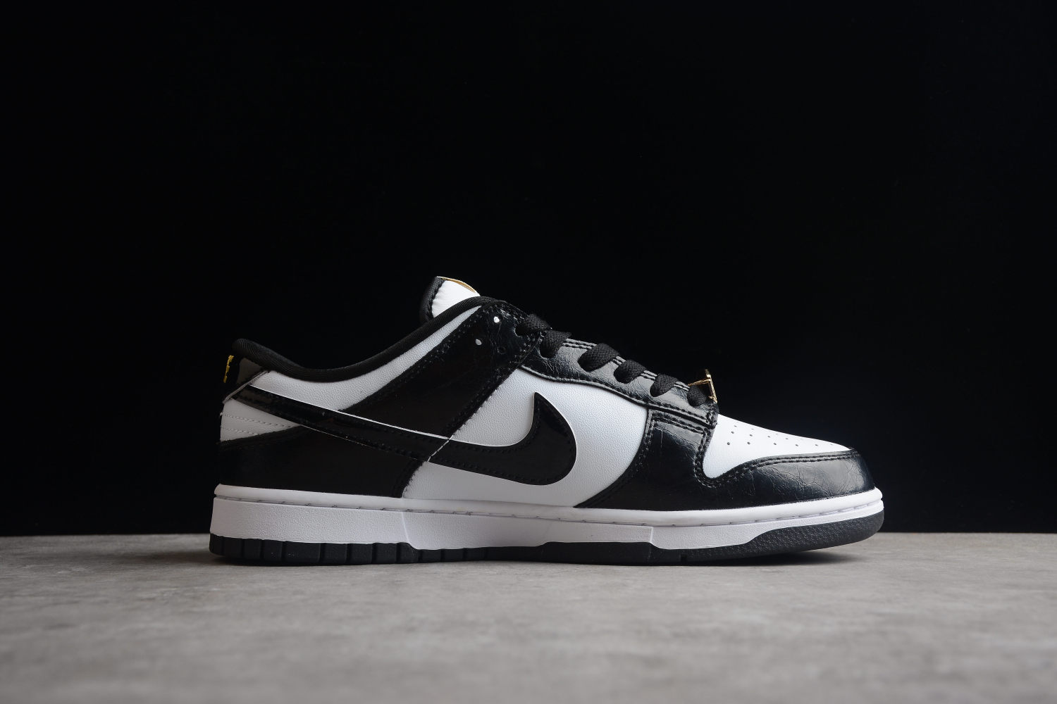 Nike Dunk Low SE World Champs Black White DR9511-100