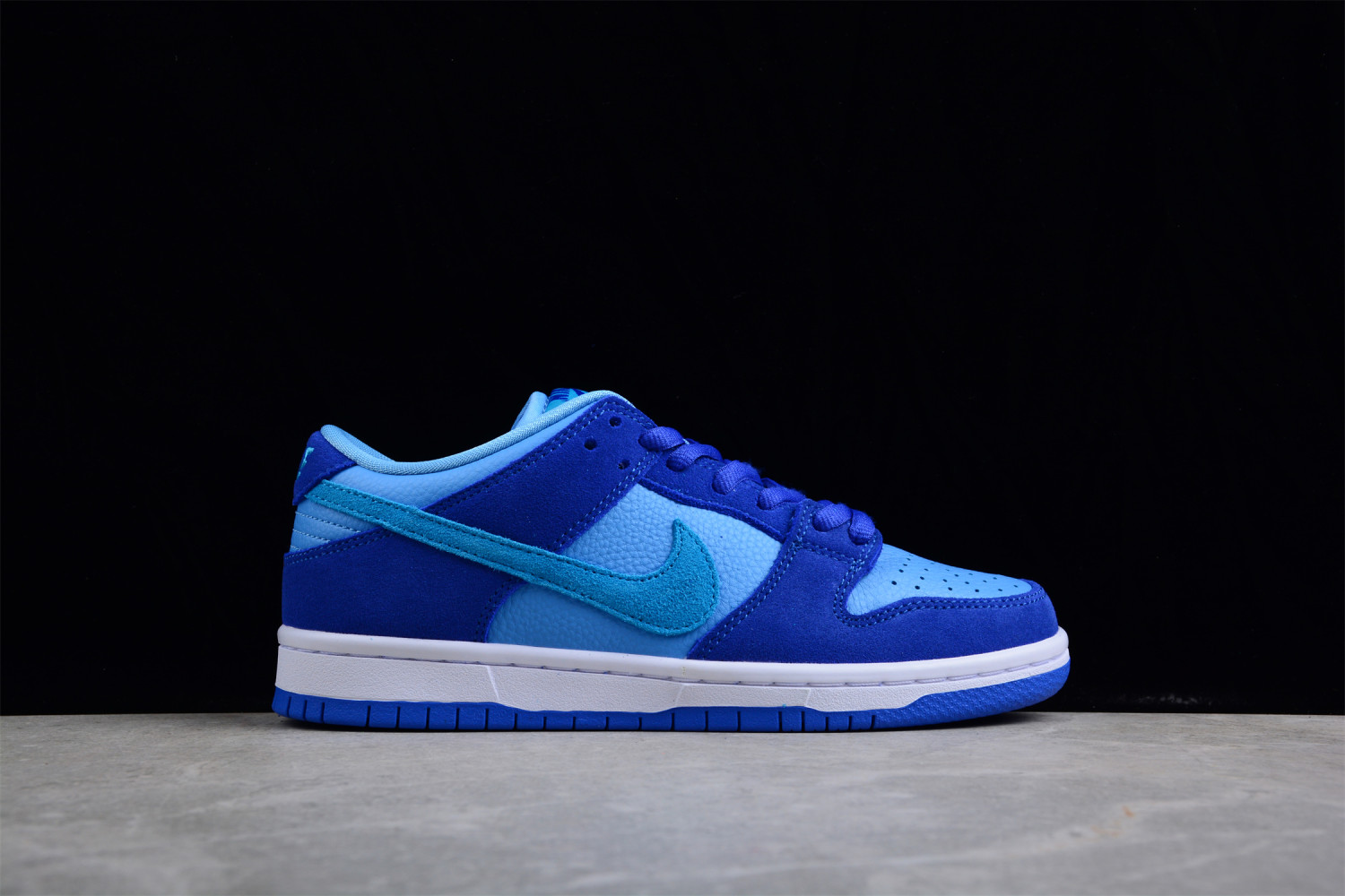 Nike SB Dunk Low Blue Raspberry DM0807-400