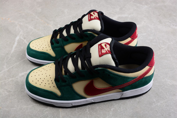 Nike Dunk Low SB Vegas Gold 304292-700