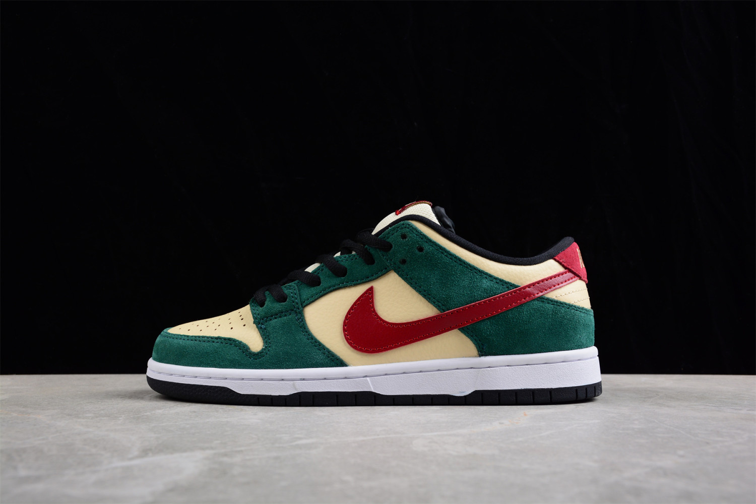 Nike Dunk Low SB Vegas Gold 304292-700