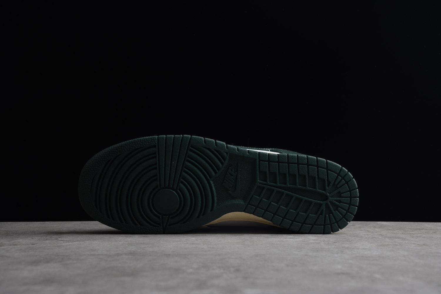 Nike Dunk Low Vintage Green (W) DQ8580-100
