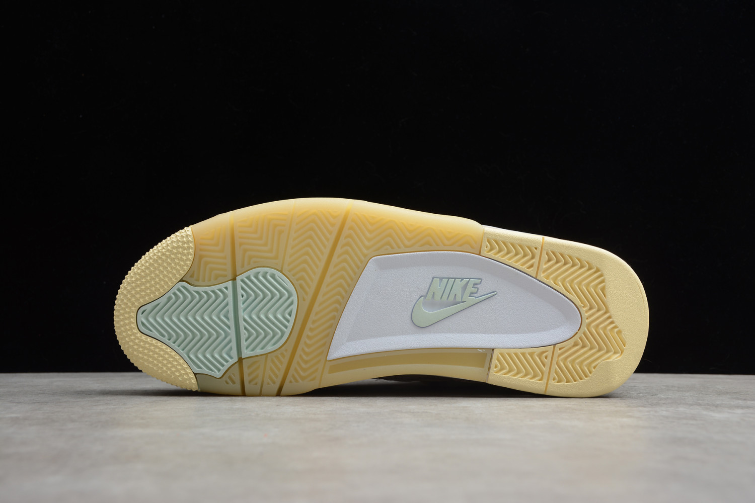 Air Jordan 4 Retro off-white sail CV9388-100