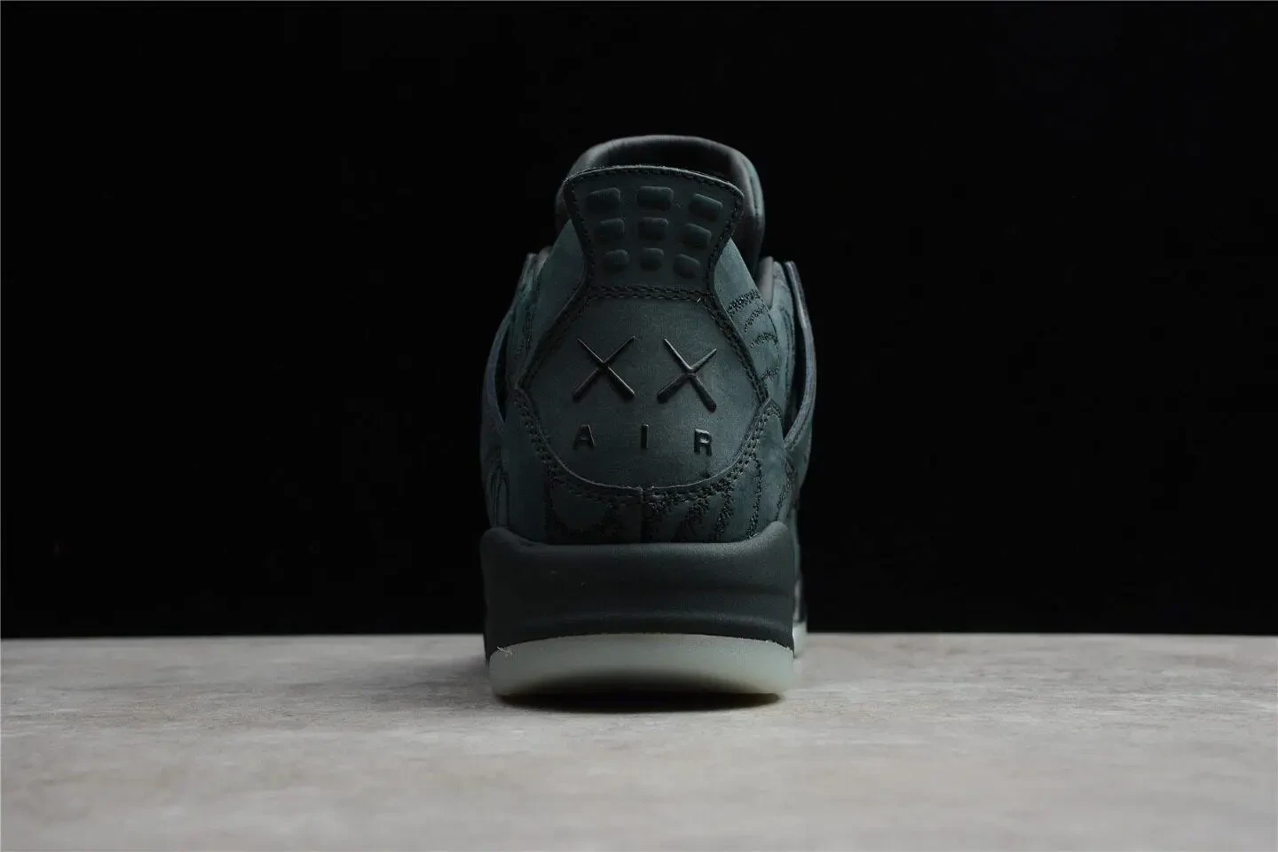 Kaws x Air Jordan 4  930155-001