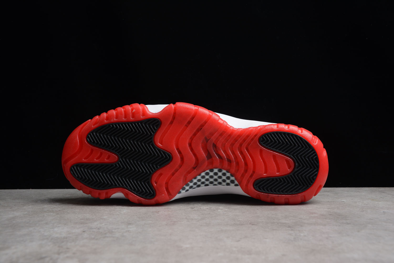 Jordan 11 Retro Playoffs Bred (2019) 378037-061