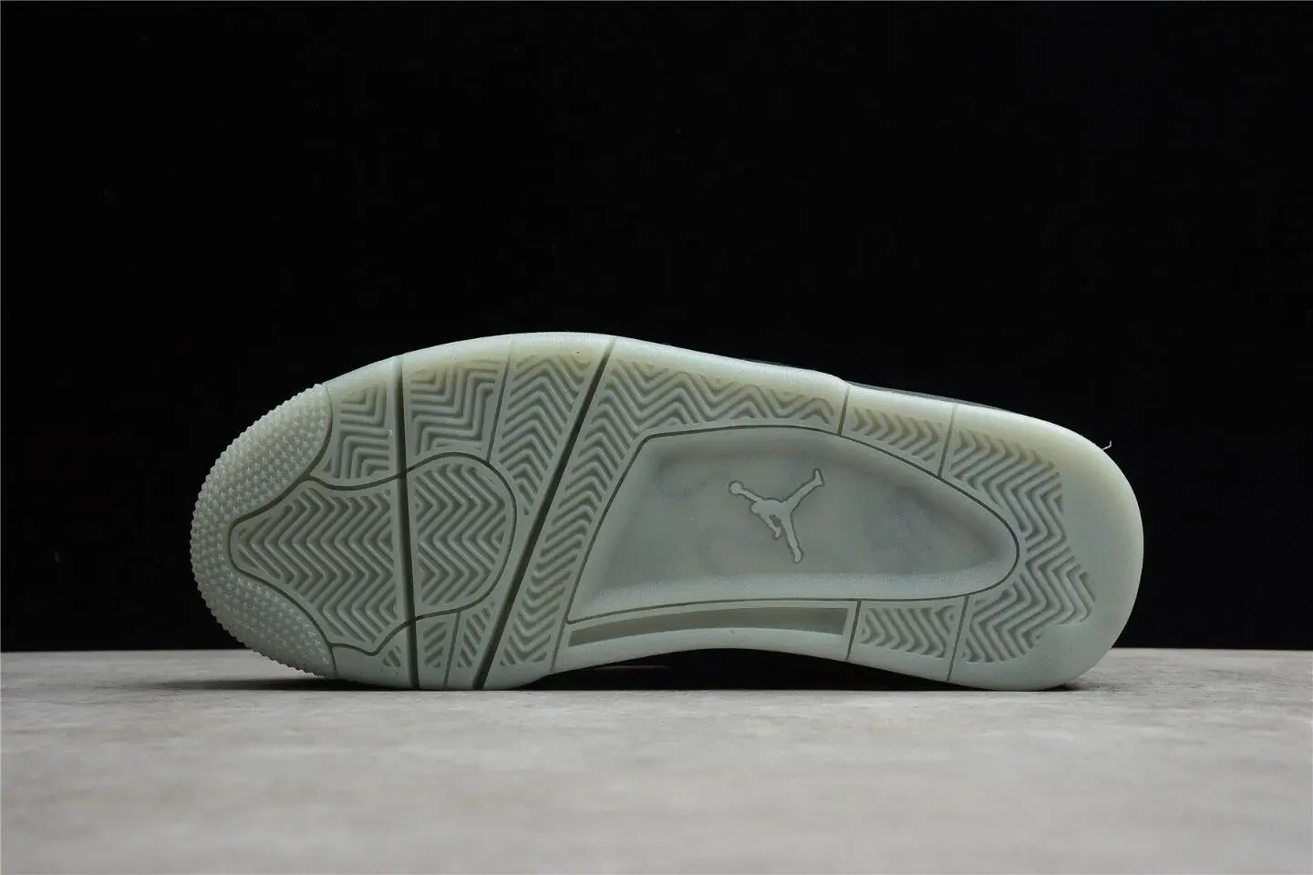Kaws x Air Jordan 4  930155-001