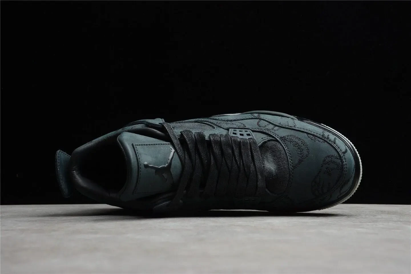 Kaws x Air Jordan 4  930155-001