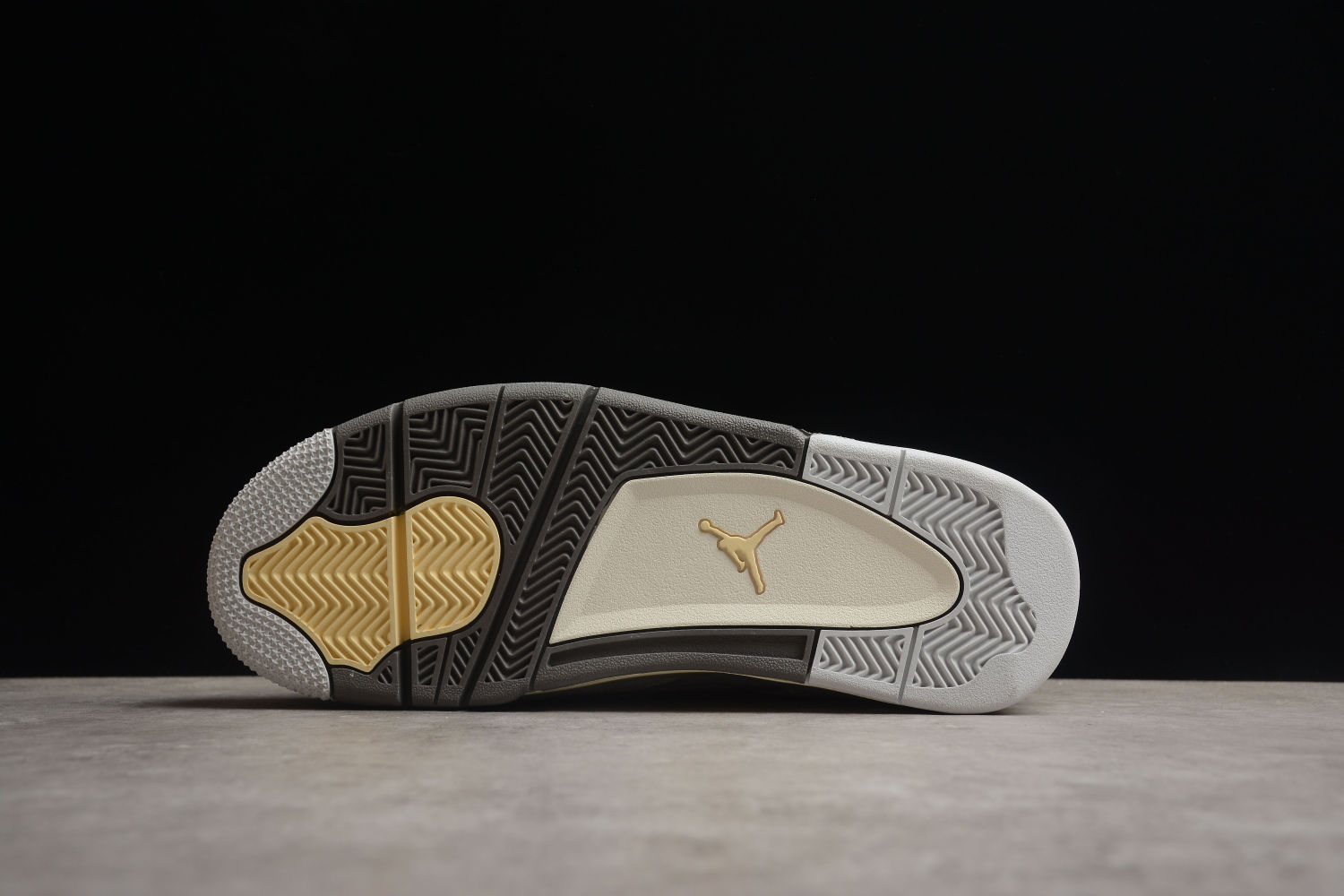 Jordan 4 Retro SE Craft Photon Dust DV3742-021