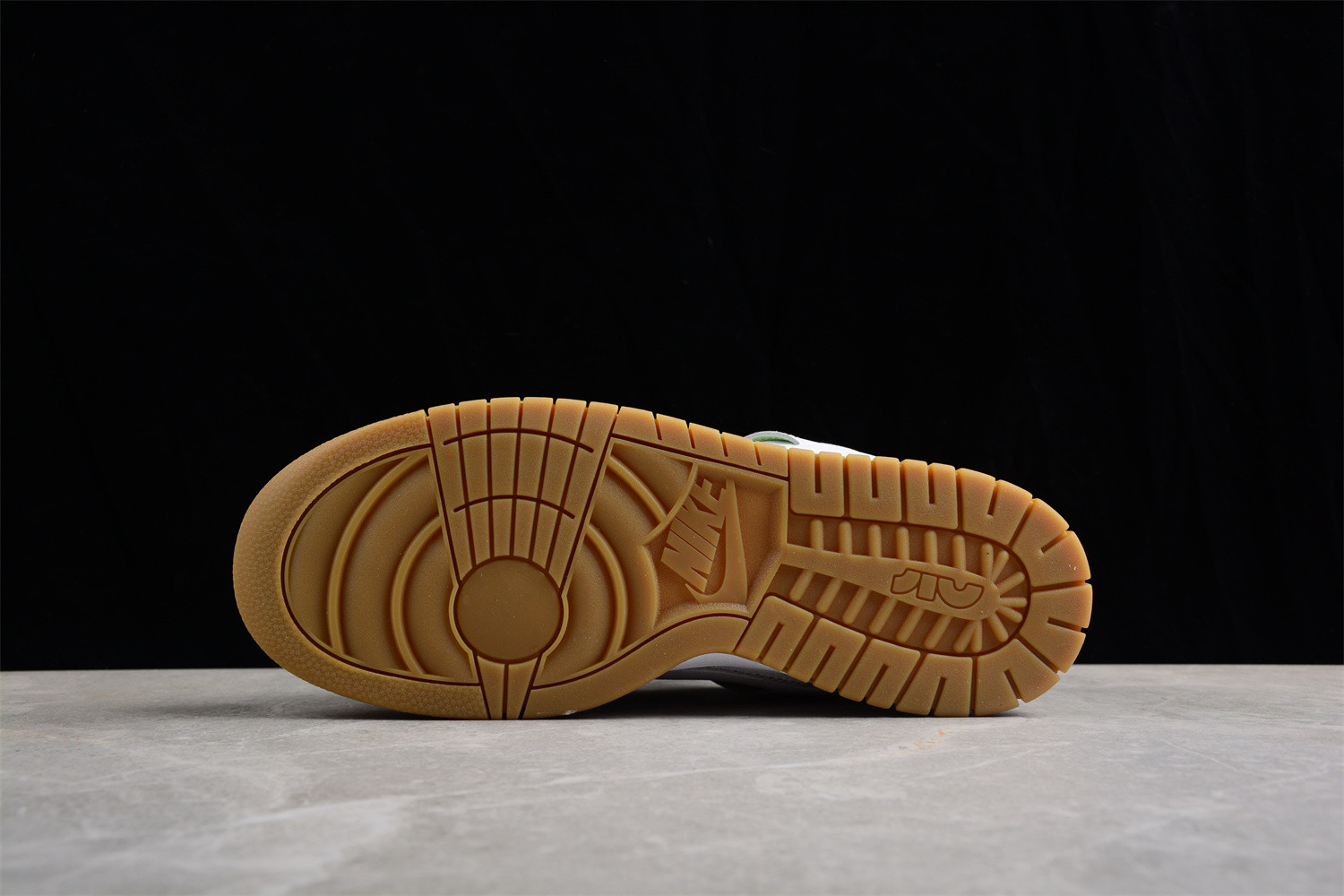 Nike Dunk Low Remastered Appears In “White/Gum”  DV0821-001