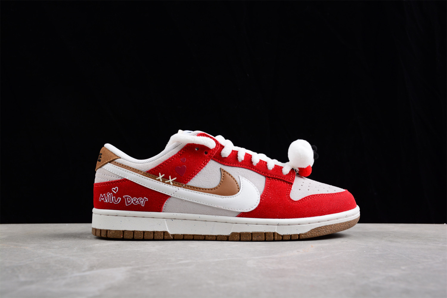Nike Dunk Low SE Merry Christmas DO9457-112