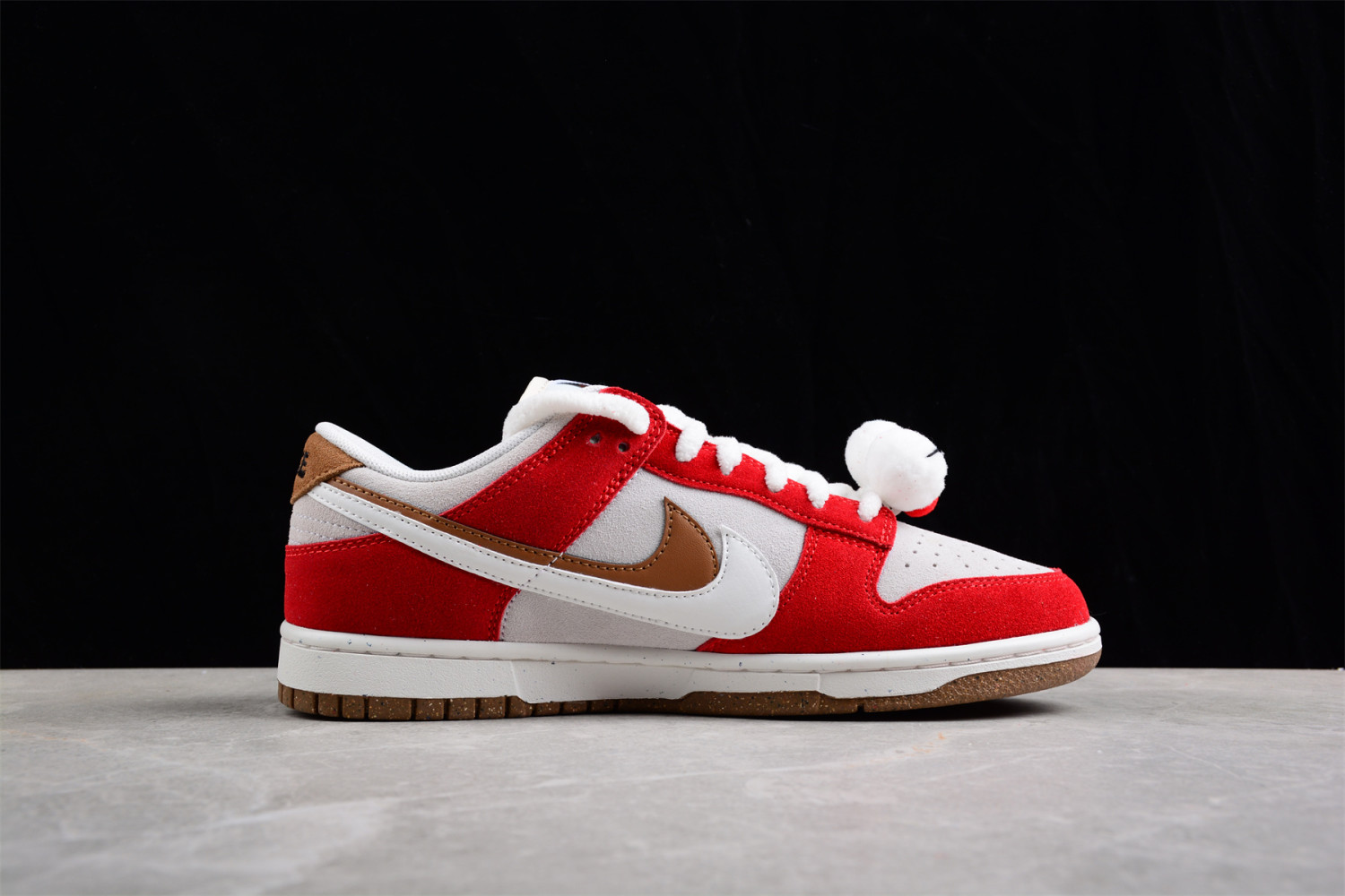 Nike Dunk Low SE Merry Christmas DO9457-112