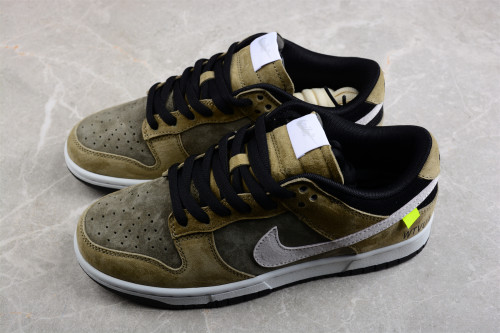 WTVUA x Nike SB Dunk Low WT1233-033