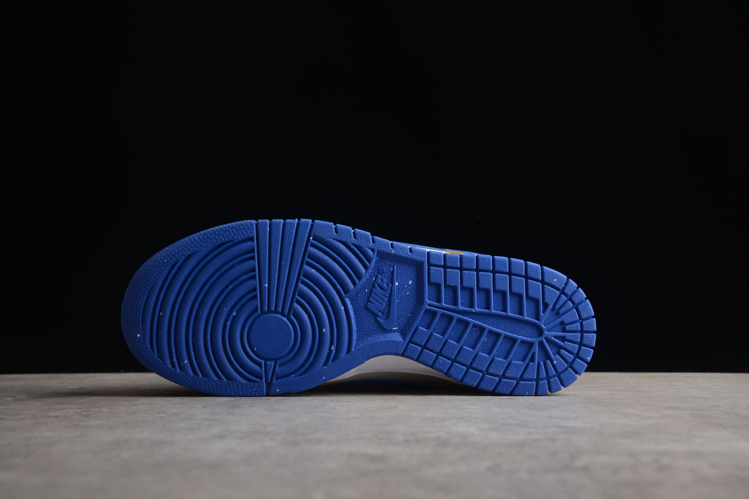Nike Dunk Low Reverse Panda DN1431-700