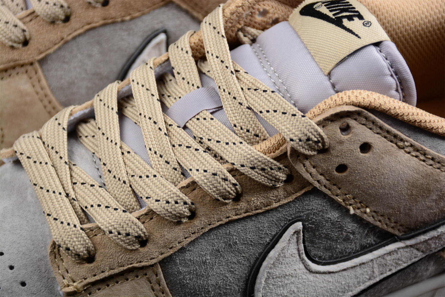 Otomo Katsuhiro x Nike SB Dunk Low Steamboy OST  FF0918-018