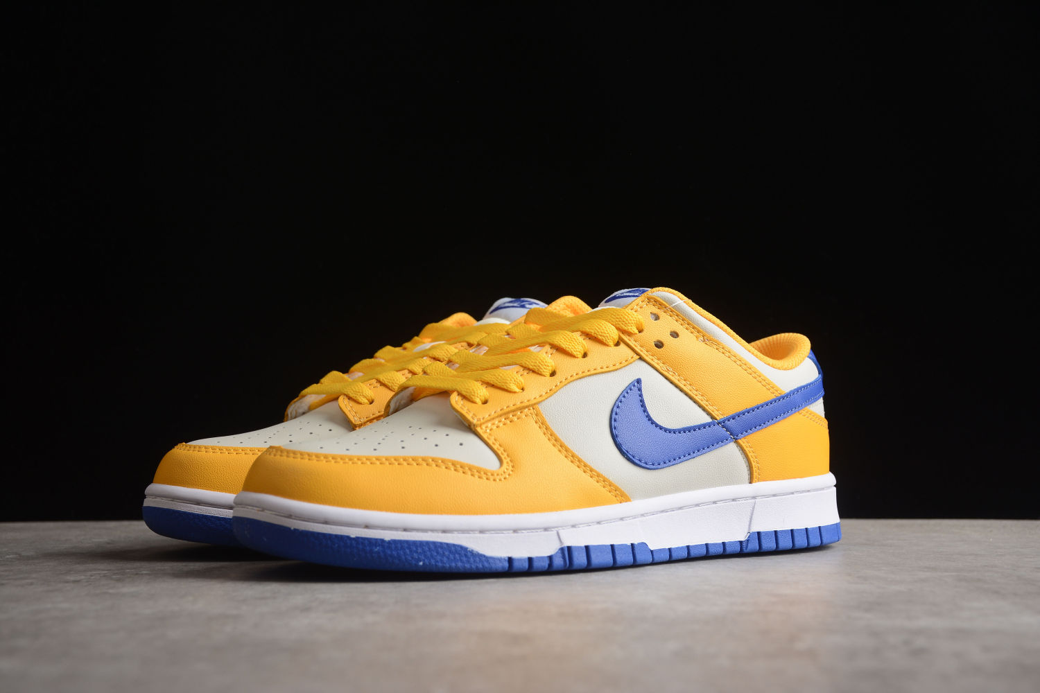 Nike Dunk Low Reverse Panda DN1431-700