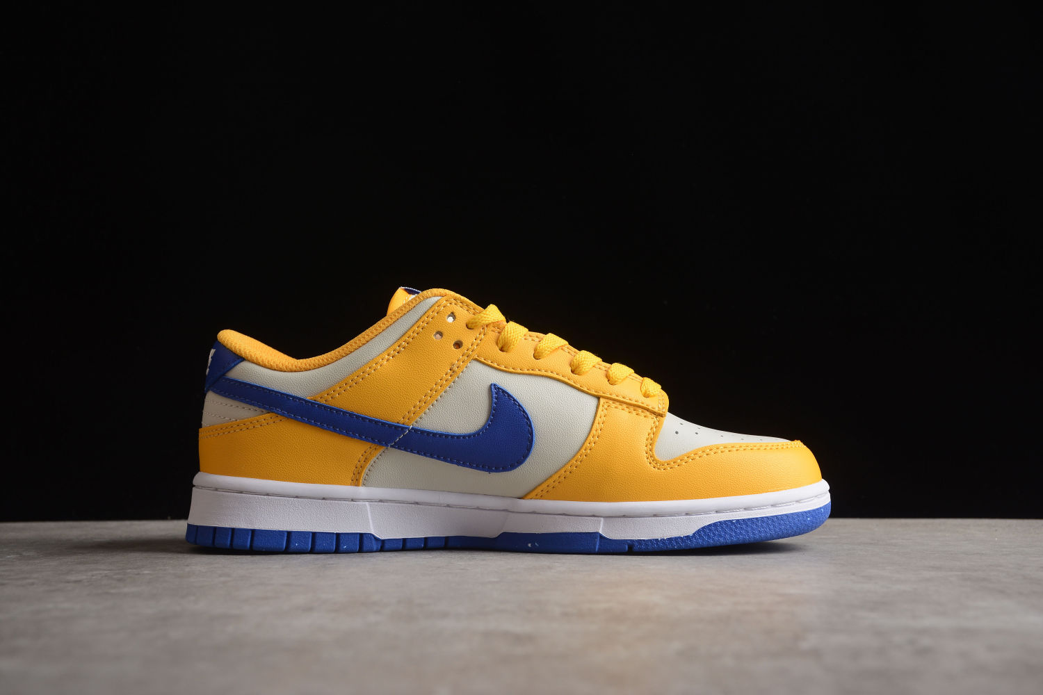 Nike Dunk Low Reverse Panda DN1431-700