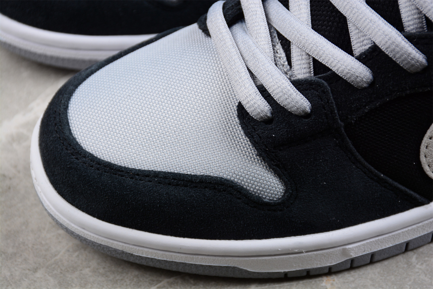 Nike SB Zoom Dunk Low Pro Black Wolf Grey White 854866-001