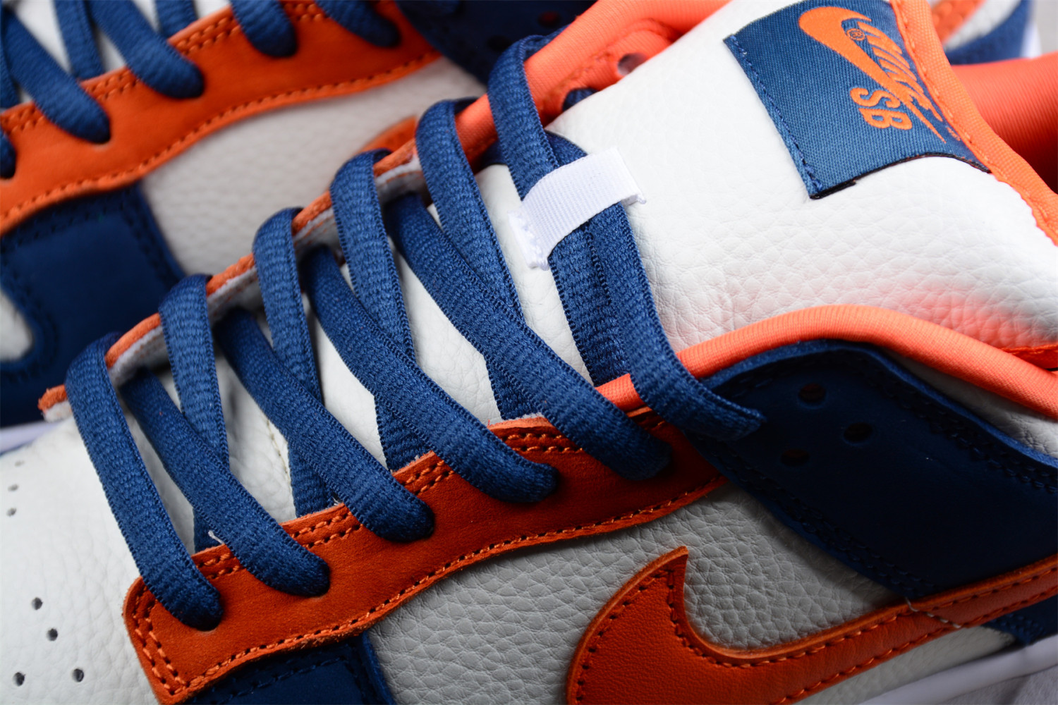 Nike SB Dunk Low Broncos 304292-184