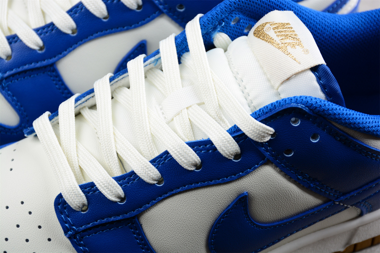 Nike Dunk Low Kansas City Royals FB7173-141