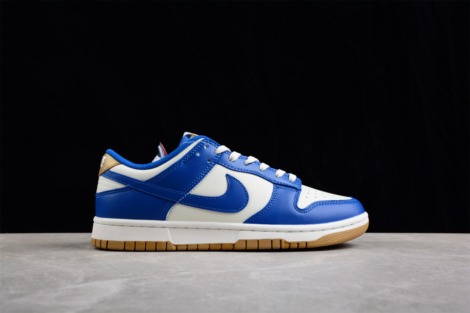 Nike Dunk Low Kansas City Royals FB7173-141