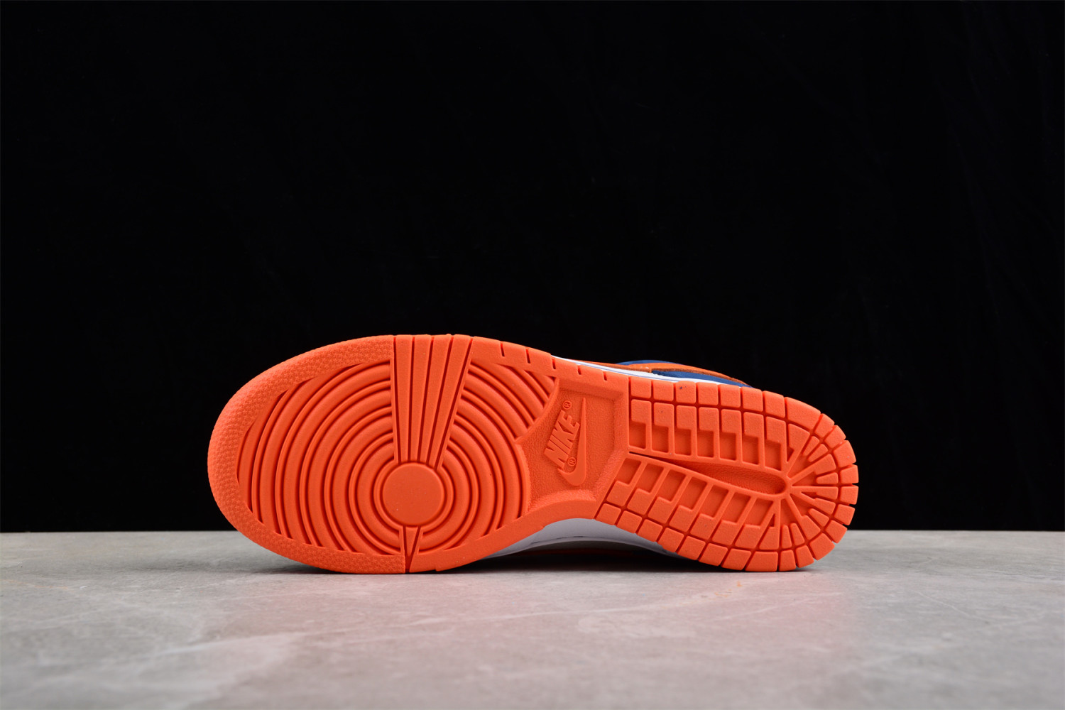 Nike SB Dunk Low Broncos 304292-184