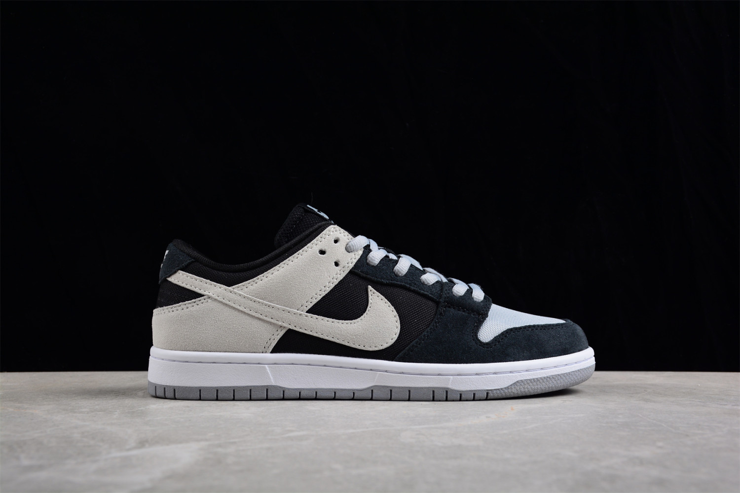 Nike SB Zoom Dunk Low Pro Black Wolf Grey White 854866-001